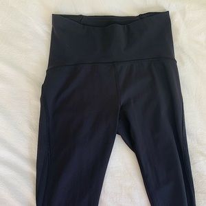 Black Lululemon cropped leggings